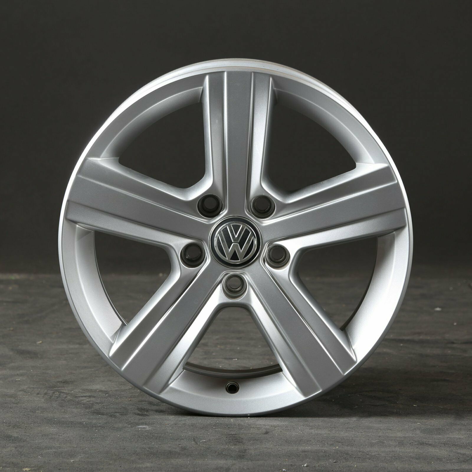 OE Volkswagen 7H0601025H8Z8 Silver 7x17 5x120 ET55 CB65,1 R13 7H0601025H8Z8